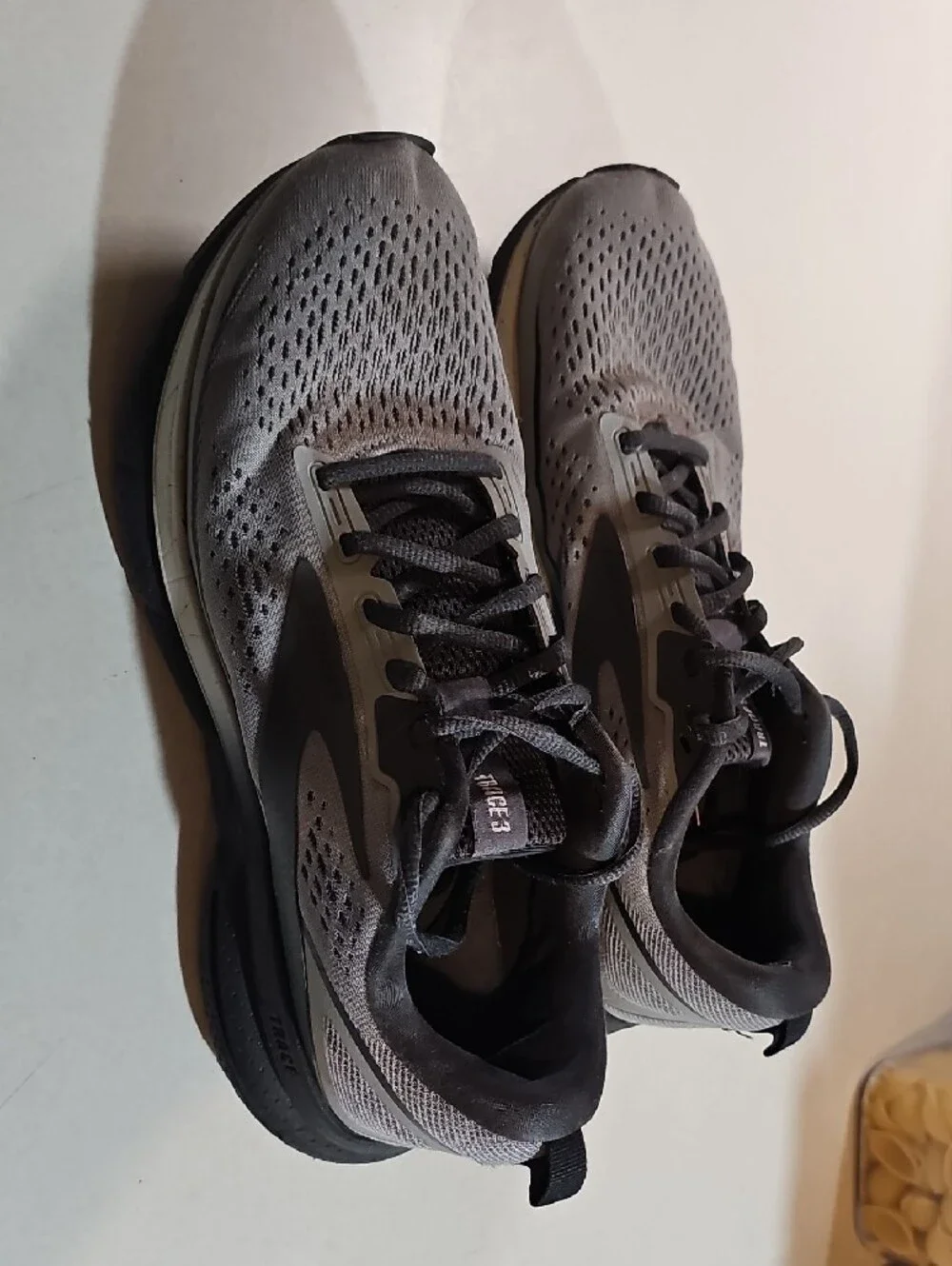 Brooks Men's Grey and Black Athletic Running Shoes